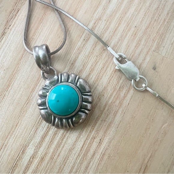 925 Sterling Silver Jewelry - Vintage southwestern style 925 Sterling silver pendant necklace